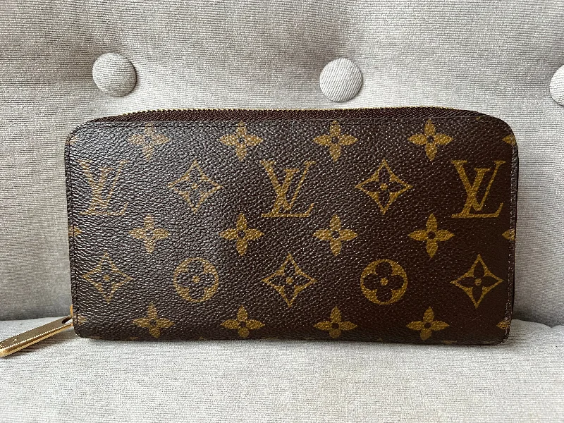 Designer bags with detachable strapsLouis Vuitton Zippy Wallet in Monogram (RRP £565)