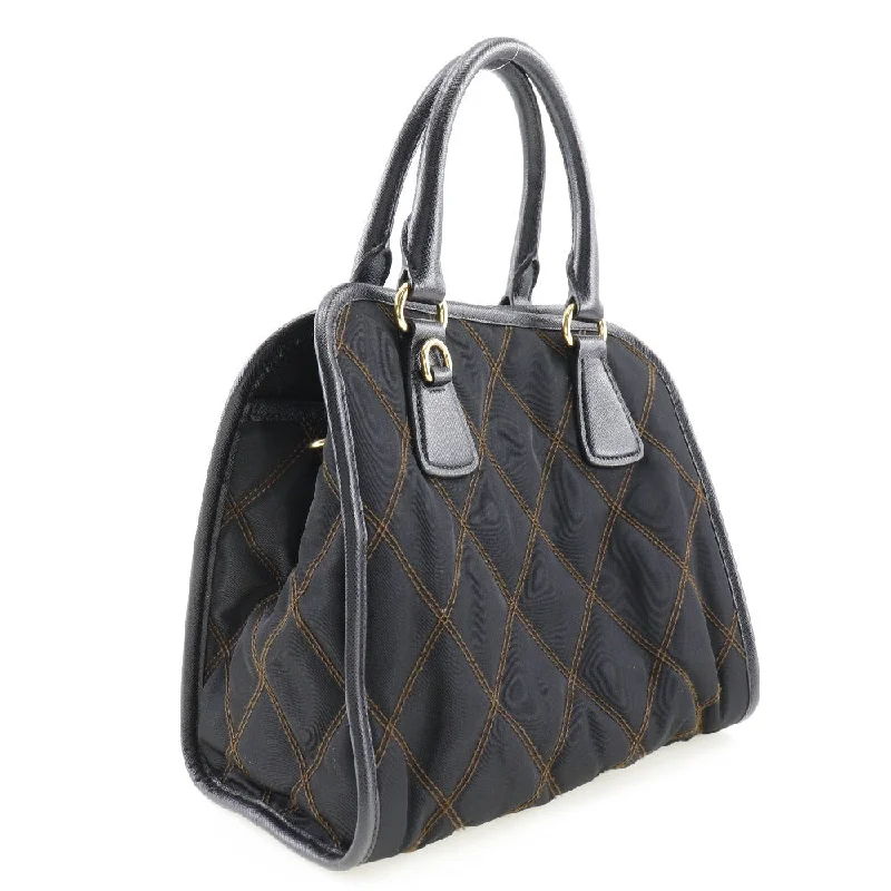 Durable leather bags for daily usePRADA Saffiano Handbag