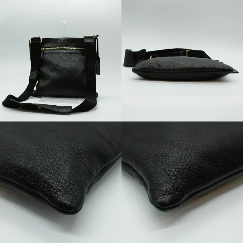 Vintage-inspired handbagsPRADA Saffiano Shoulder Bag