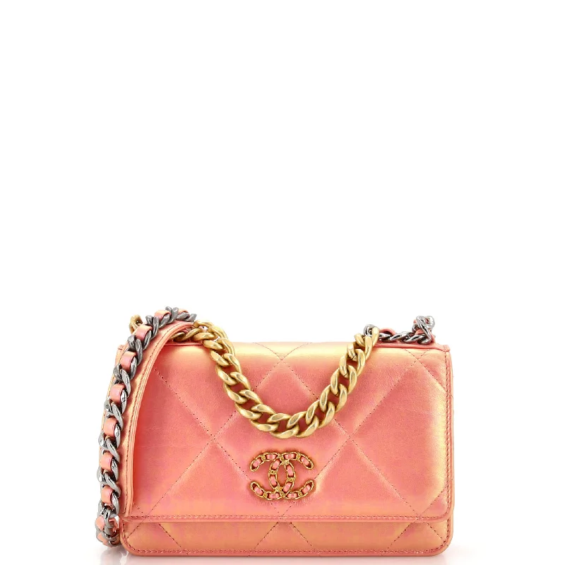 Vintage-inspired handbagsVintage-inspired handbags19 Wallet on Chain Quilted Iridescent Calfskin