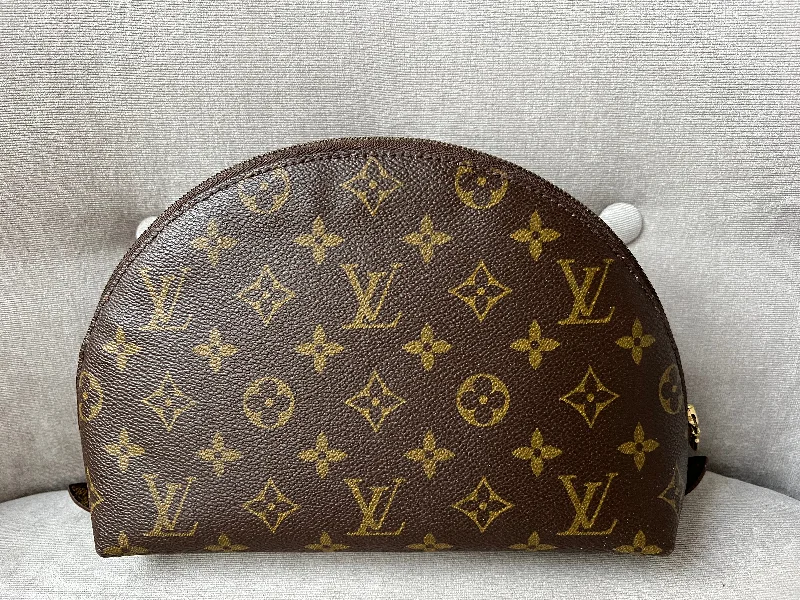 Trendy transparent PVC bagsLouis Vuitton Trousse Demi Ronde Monogram