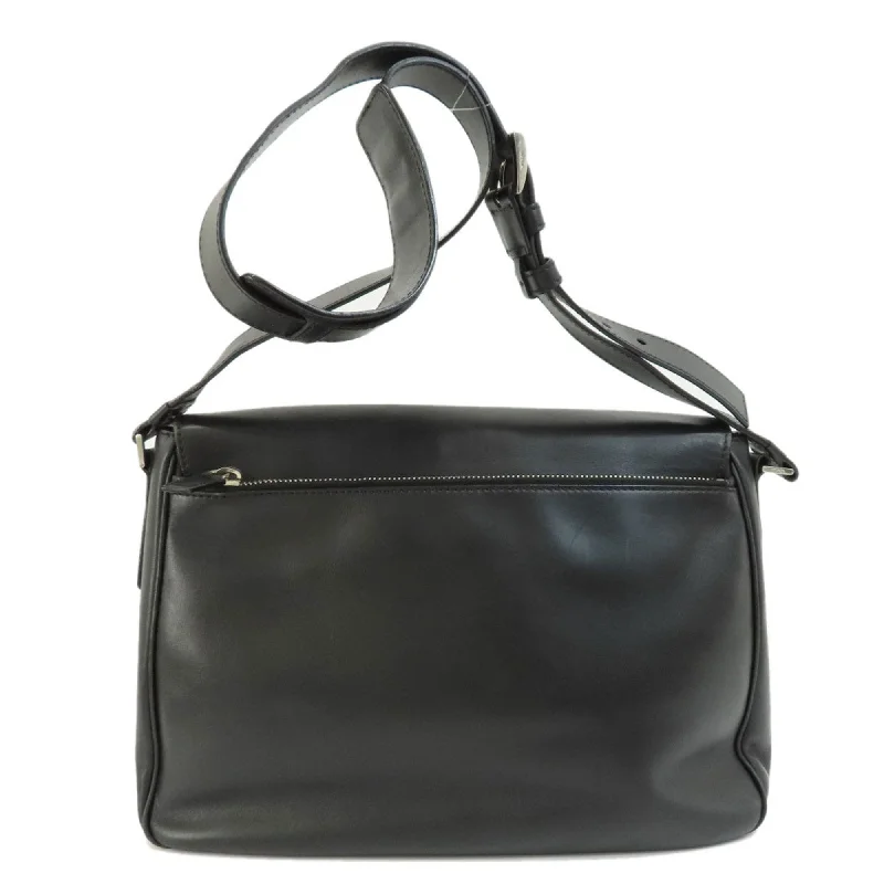 Water-resistant travel backpacksPRADA Saffiano Shoulder Bag