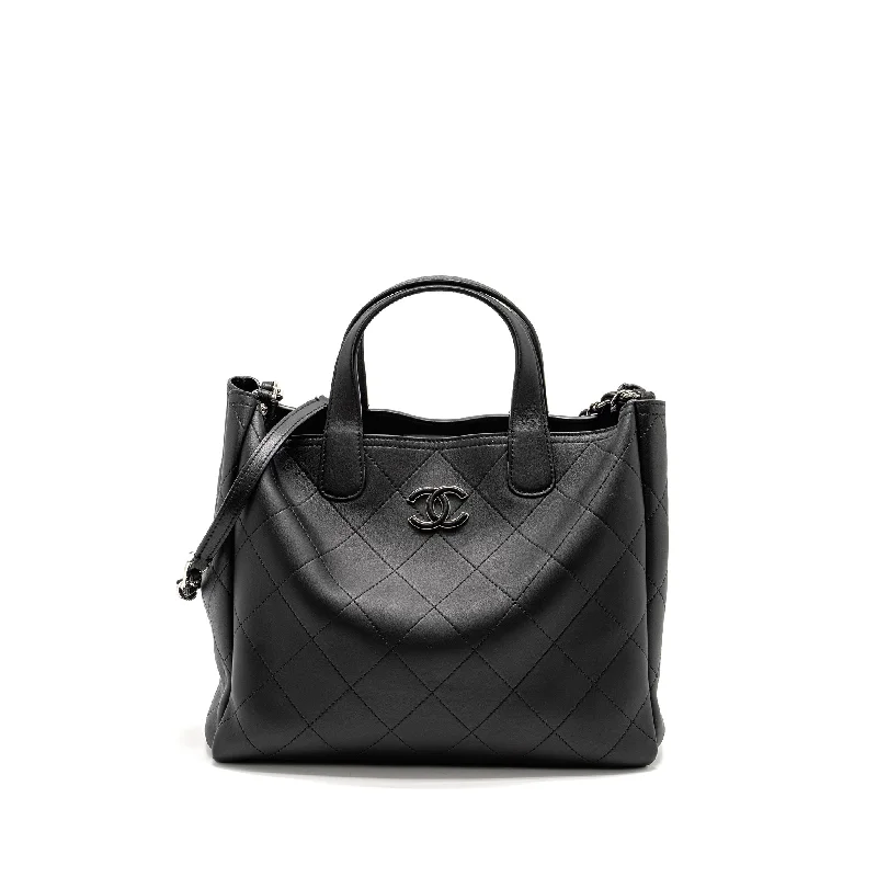 Mini bags for evening outChanel Hampton Tote Bag Lambskin Black SHW