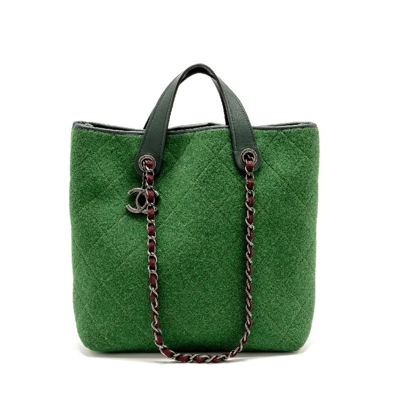 Vintage-inspired handbagsChanel Medium Quilted Pop Tote Bag Felt / Leather Green Ruthenium Hardware