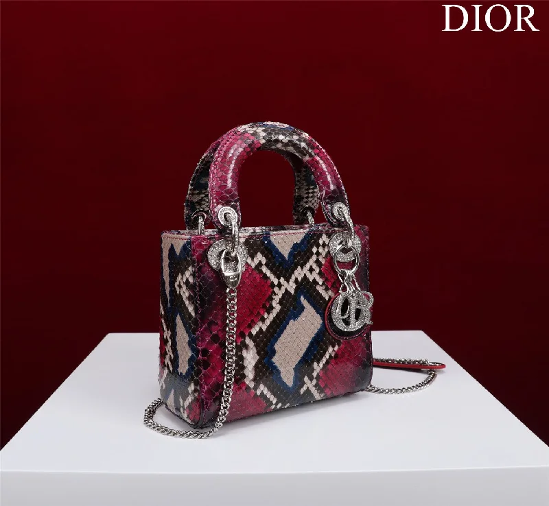 Trendy bucket bags for summerChristian Dior - Luxury Bags  189